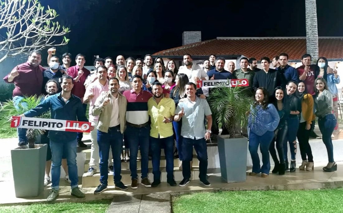 HernanLilo's tweet photo. #Promo04 ¡¡Los de Siempre!!
Muchas Gracias a mis compañeros de colegio (ExaSaturio), por ese empujón, por esa fuerza que nos dan para seguir en la búsqueda del objetivo que nos propusimos.
#AhoraSomos1
#NosMovemos🇦🇹 https://t.co/JuehY5aTdG