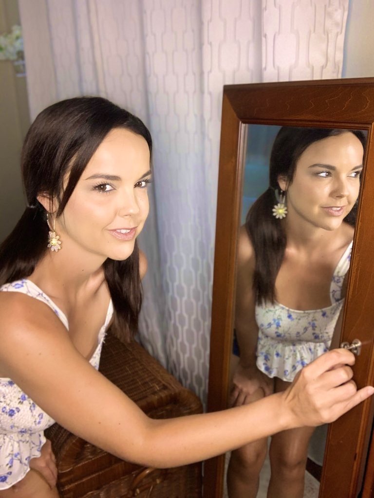 DillionDevotee's tweet photo. A bit of #MirrorMonday action with my fav lady @DillionHarper #ReflectionsOfDillion 💕💕💕💕 https://t.co/mUqqD4OIEE