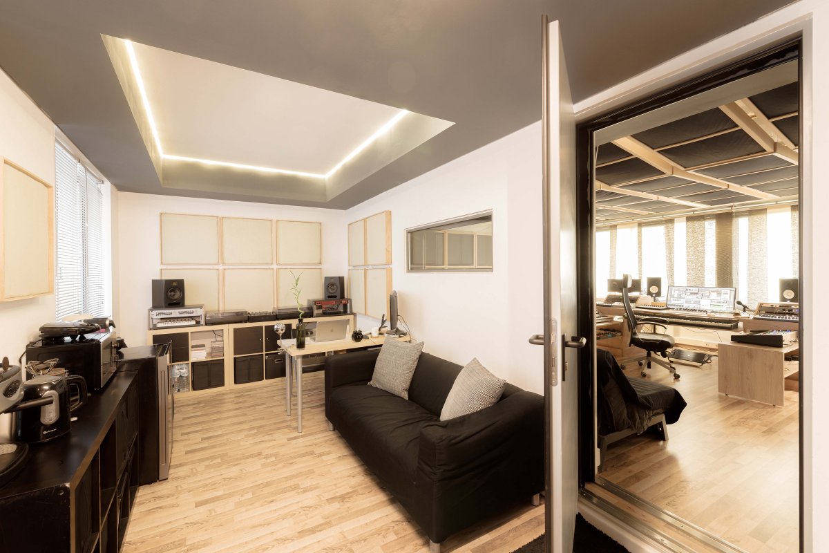 We have some of the most unique studios in 35+ countries on <a href="/studiotimeio/">Studiotime</a>

A great example is this Athens studio that specializes in electronic music recording, mixing, &amp; mastering. 

It features two control rooms, recording booth, &amp; artist lounge. 

studiotime.io/l/glory-hill-s…