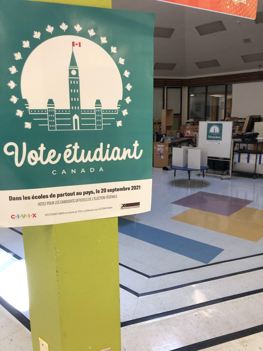 CapitaineRFR's tweet photo. Lundi passé les élèves de #5eLC ont organisé le vote étudiant pour le cycle moyen. #LaurierCarriere #CitoyensResponsables #LeadersDeDemain https://t.co/0NfxNO8PmR