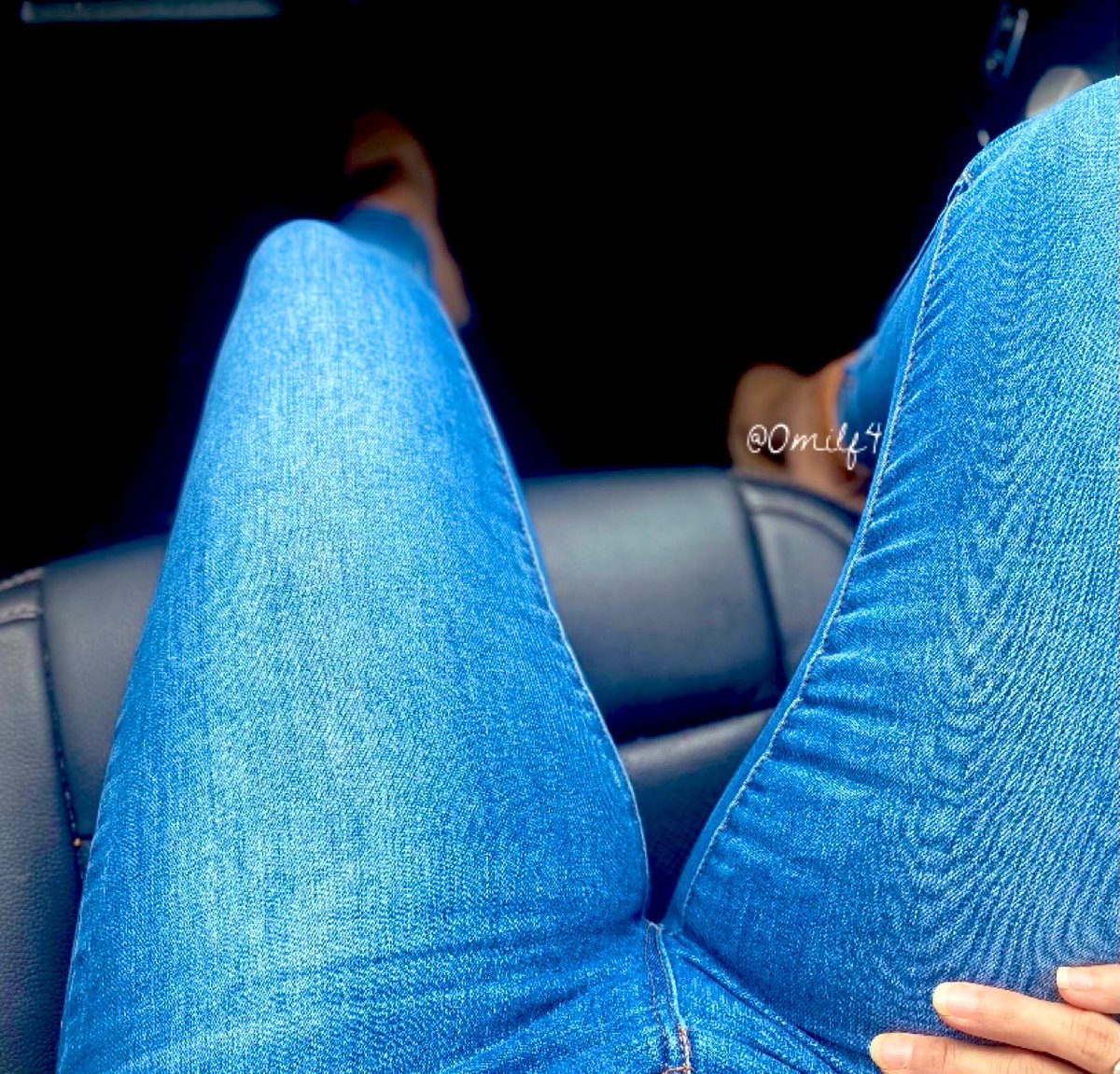 0Milf4's tweet photo. Monday blues. #thickthighs #skinnyjeans #curvy #sexy https://t.co/Jo6UvxFx1x