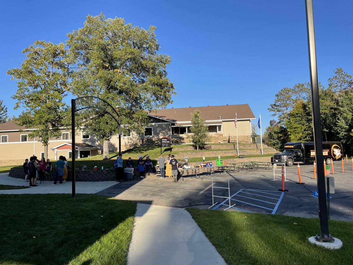 The Volleyball Tailgate couldn’t have happened on a nicer day! #RunWithThePack