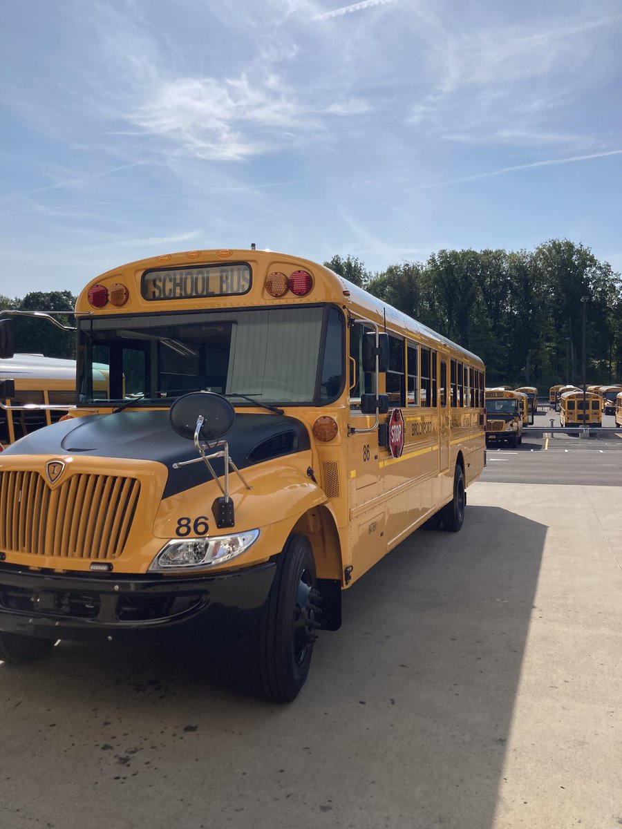 schultzbcsd's tweet photo. @BrockportCSD New buses arrived today, as well as an electric bus demo for our drivers to experience! https://t.co/oz6ZJuEWF7