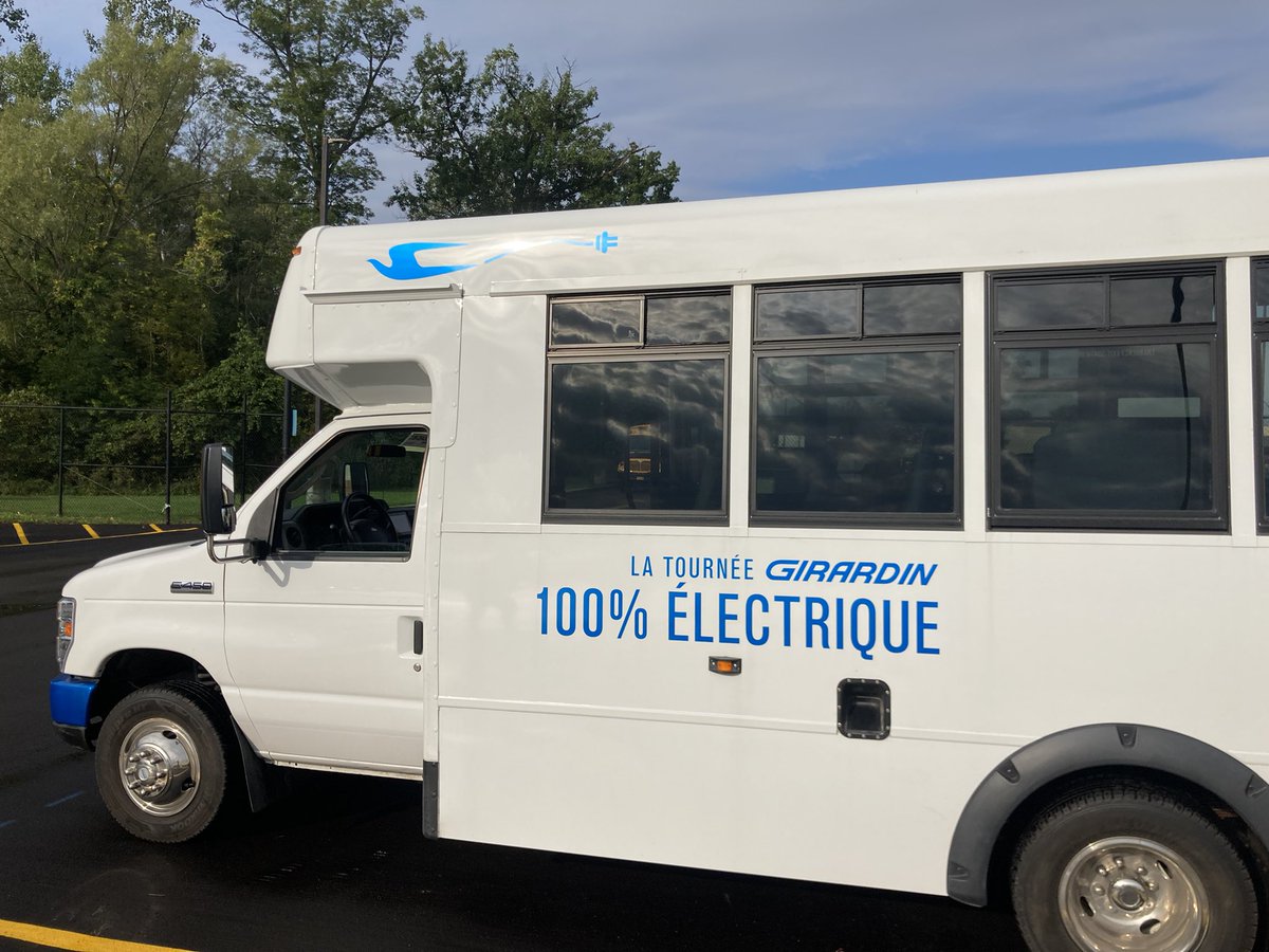 schultzbcsd's tweet photo. @BrockportCSD New buses arrived today, as well as an electric bus demo for our drivers to experience! https://t.co/oz6ZJuEWF7