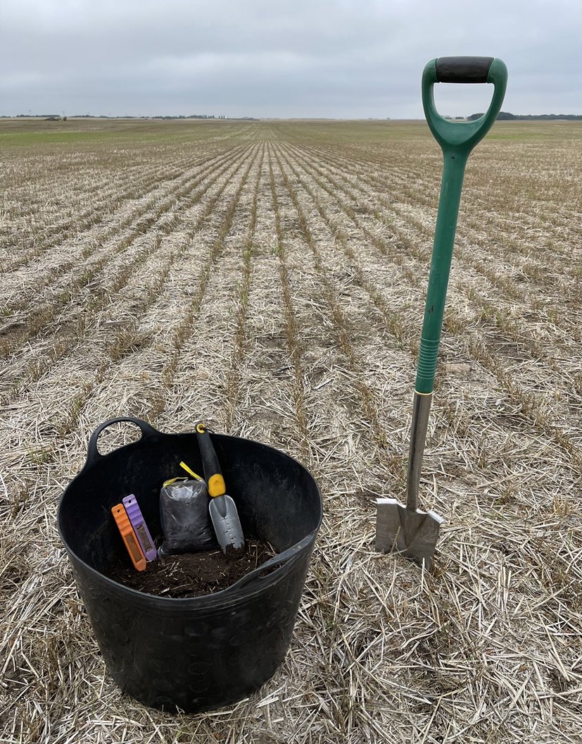Contest time Agros! We partnered with <a href="/westernagNWSK/">WesternAg North West Sask.</a> and are giving away a free soil sample along with a bunny hug, hat &amp; toque. This soil analysis tech was developed right here at the <a href="/agbiousask/">USask AgBio</a> To enter - follow <a href="/westernagNWSK/">WesternAg North West Sask.</a>, tag a farmer in comments &amp; RT for a bonus entry.