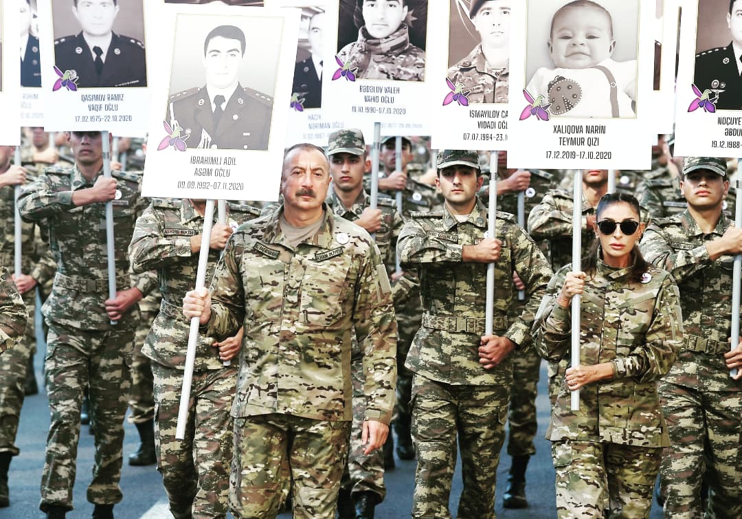 TuralHasanov_'s tweet photo. Qayıdan torpaqların qayıtmayan oğulları 🇦🇿 

#SəhidlərimizəEhtiramla https://t.co/YhWb1TshnV