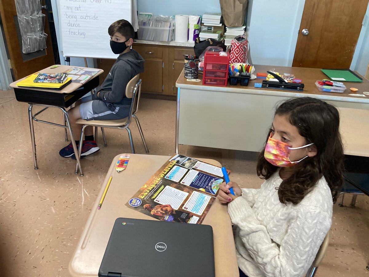 ARKknights1's tweet photo. Practicing how to use text evidence to support a written response to non-fiction text.  @aszwajkowski7 https://t.co/KUq6WjIBGb