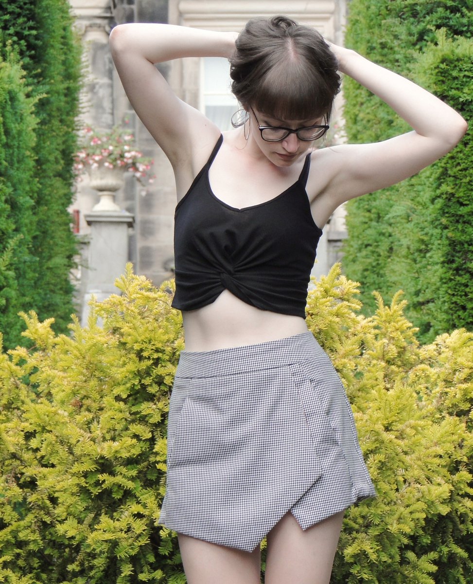 MinervaFabrics's tweet photo. Want to sew up a short skirt without the risk of revealing too much? Maybe a skort is the option for you!

https://t.co/yk1V8tVNAJ

#Minerva #MinervaMakes #MinervaMakers #MinervaCommunity #MinervaSewingCommunity #SewYourWardrobe #Dressmaker #Skort #SkortSewing #Simplicity1370 https://t.co/6VJ5qm4hx5