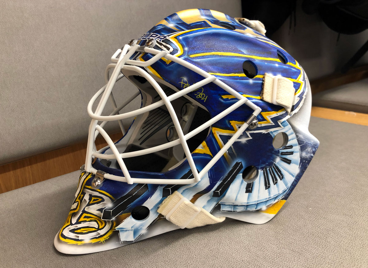 StLouisBlues's tweet photo. Jordan Binnington's new mask takes its influences from the same piano key design @grantfuhr wore in the mid-90's. How sweet is that? #stlblues https://t.co/px8fCl5lHr