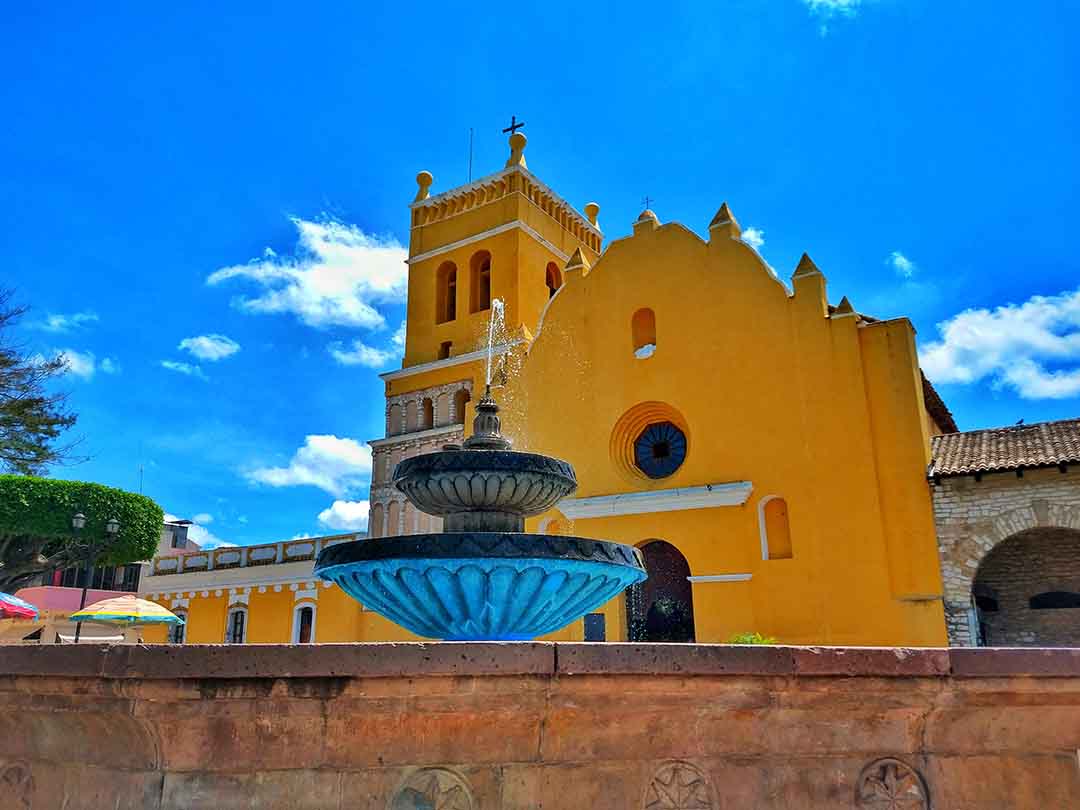 ReportajesTinta's tweet photo. MAGIA CHIAPANECA.🎆
En este #DiaMundialDelTurismo te presentamos los cuatro municipios reconocidos oficialmente por la @SECTUR_mx como 'Pueblos Mágicos' de nuestro estado: Chiapa de Corzo, San Cristóbal de Las Casas, Comitán de Domínguez y Palenque. 
¿Ya los visitaste? https://t.co/aICXGiDC0W