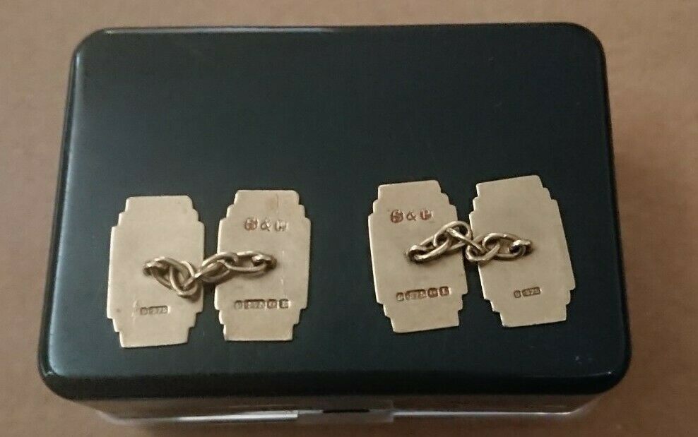 curiosities925's tweet photo. Hello &amp; #HappyTuesday! 

Is anybody searching for some fine #Gold #Cufflinks? 

These are 9ct and are complemented with a pretty towering pattern.

Great #gift idea or #formal wear:
https://t.co/TmQ4SHDFOp

#GoldCufflinks #EarlyBiz #tuesdaymotivations #luxurylifestyle #Christmas https://t.co/KIHSIbKwqe