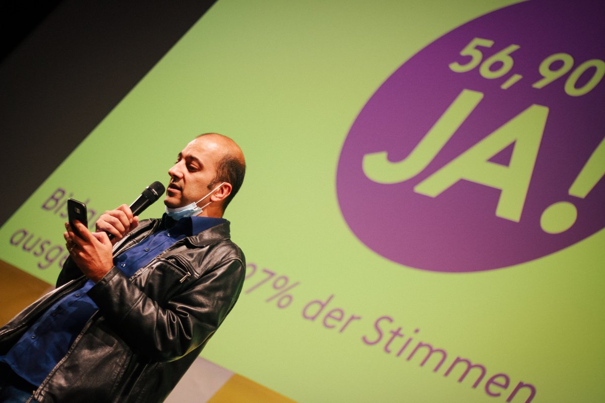 Sprecher Rouzbeh Taheri in Sendung „Ihre Wahl“ <a href="/rbb24/">rbb|24</a> zum erfolgreichen #Volksentscheid: "Wir wollen, dass der Wille des Volkes umgesetzt wird. Es ist ganz einfach"
Wir erwarten, dass die Erarbeitung eines Gesetzes im Koalitionsvertrag steht! #agh21 #btw21
rbb24.de/politik/hinter…