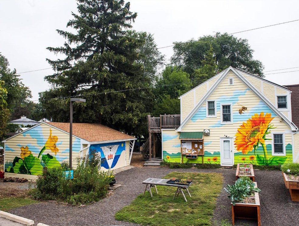 ypsireal's tweet photo. New artwork in #Ypsilanti at @growingthehope! 🌻 Painted by @TreeTownMurals, and part of a collab featuring new art in both Ypsilanti and #AnnArbor. 🎨 See its sister mural by community member Yen Azzaro at @ArgusFarmStop! 🖌 @A2ArtCenter 📷: Andrew Cohen
#Ypsi #A2AC #a2acmurals https://t.co/wrOSbWRETs