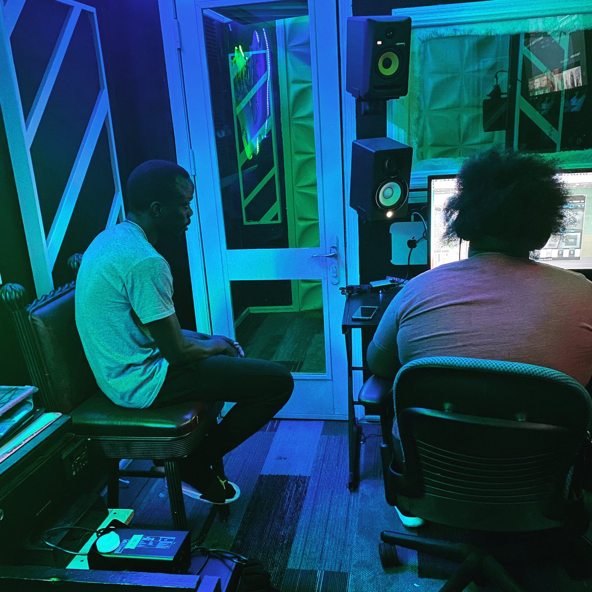 therealshonp's tweet photo. Bro If I mess up, I mess up…. The most important thought in the world is mind🧠 

#Providence #Rap #Artist #Talent #MusicIsLife #RapArtist #Hiphop #Bars #Lyrics #Flow https://t.co/wzJytHazbG