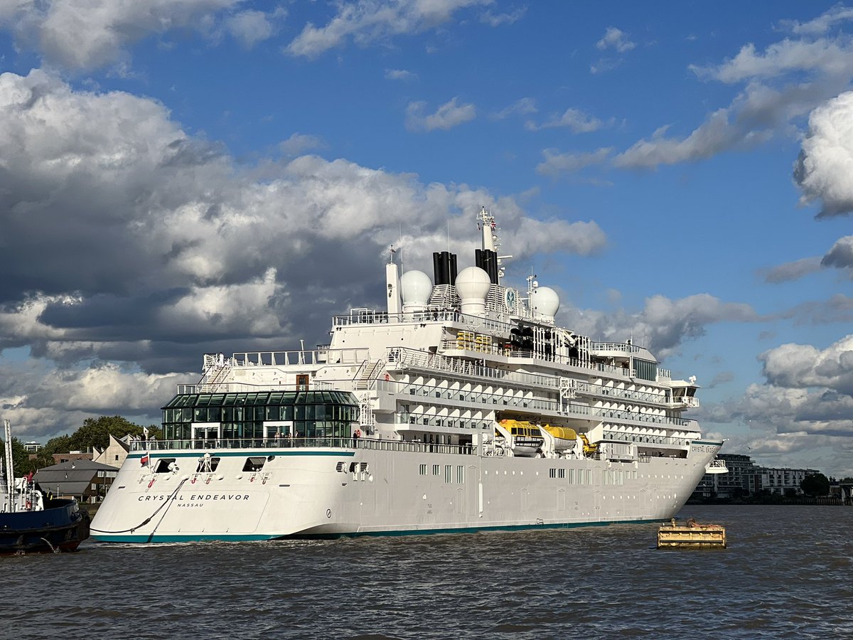 Over 2 years since the last cruise ship called to Greenwich! The Crystal Endeavour makes her maiden visit to London for the one and only cruise call for the central moorings in 2021 @LondonPortAuth @capitalcruising @forthports #cruise @CruiseBritain