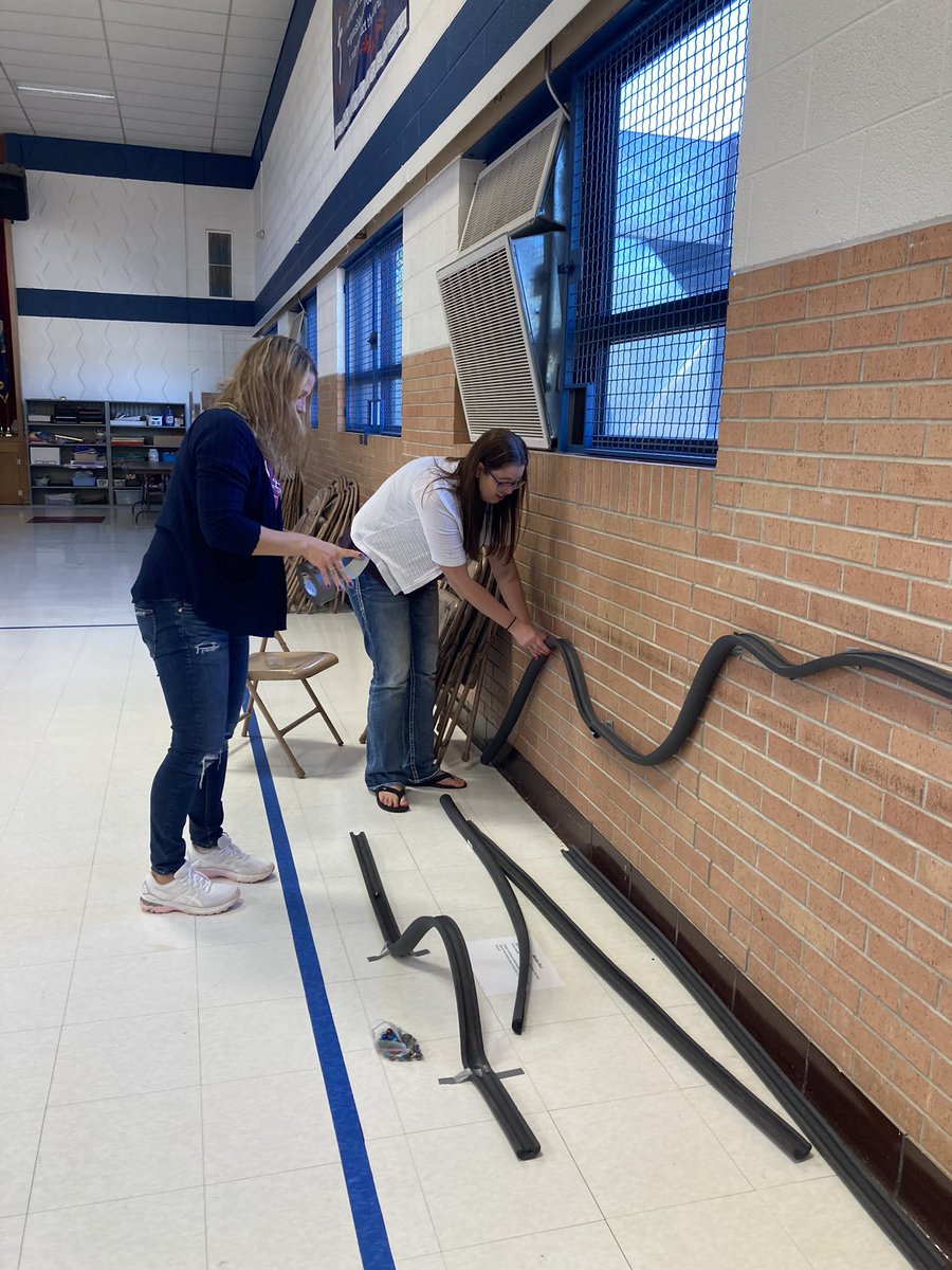 pkrausSHESC's tweet photo. A fun morning with lots of STEM activities with the great staff at St. Andrew’s Elementary in Abilene. @SmokyHillEd #SHESCstem https://t.co/ENuzCIUJdi
