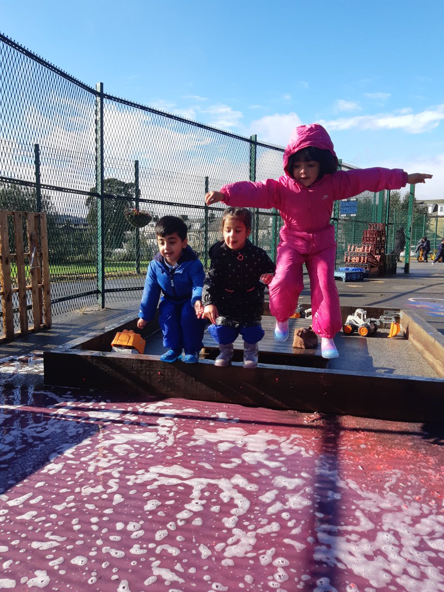 EYFSatStPhilips's tweet image. Making the most of the giant puddles this morning! The children in EYFS used powder paints to change the colour of the puddles. They had lots of fun jumping into the &apos;deepest rainbow puddle&apos;. 🌈 #colourmixing #puddlejumping @STPHILIPSCE @WeAreBDAT
