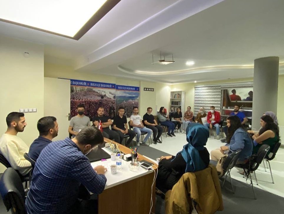 Haftalık olağan Yürütme ve Yönetim Kurulu toplantımızı İlçe Gençlik Kolları Başkanımız Okan Güngör başkanlığında gerçekleştirdik.

Toplantımız hayırlara vesile olsun.