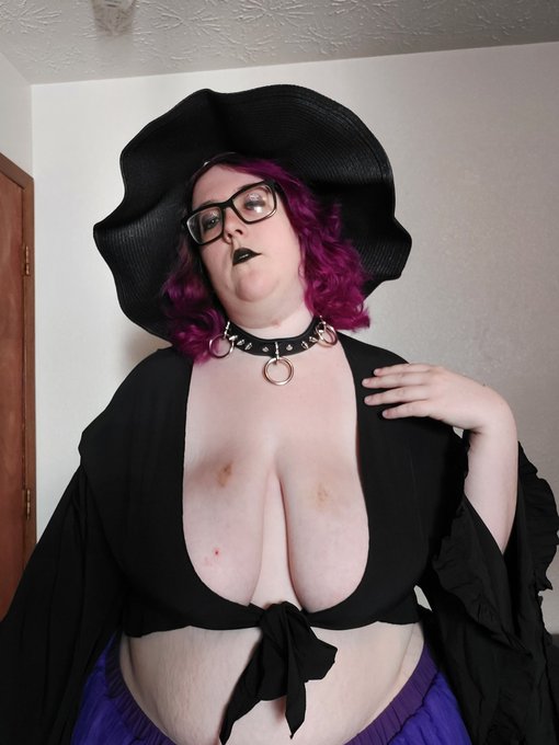 Brand new photo set on my onlyfans. Witchy vibes! Cum see for yourself! https://t.co/pPNsNJn3YJ<a href="/tag/newprofilepic"class="tags"><span>#newprofilepic</span></a>