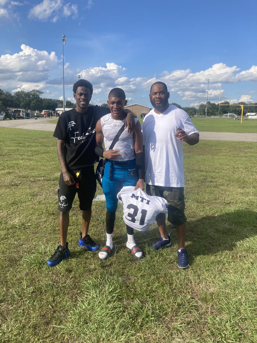 jordanteandre1's tweet photo. #lovethesport 🏈🖤#ncaaID 💯 #beast #lockdown #football AWAY GAME GOING HOME WITH THE DUB🤝 Mti prep https://t.co/H0AyUQGRB9