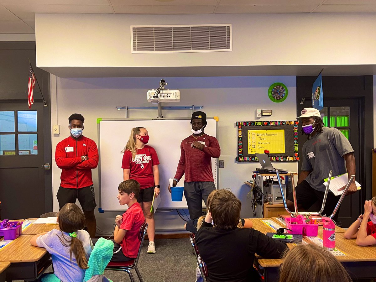 brianasamoah's tweet photo. Thank you Wilson Elementary for giving us the opportunity to teach the students about filling each others bucket with positivity. https://t.co/mlkGdJf9C9
