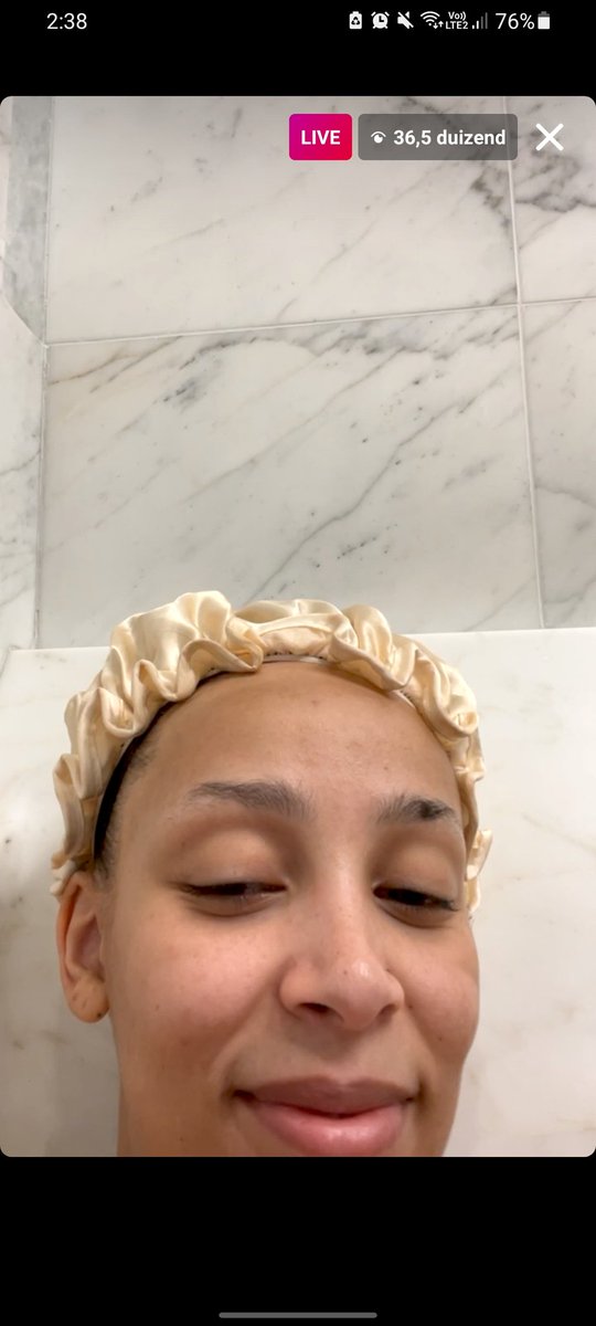 me when someone texts me "goodnight <3"