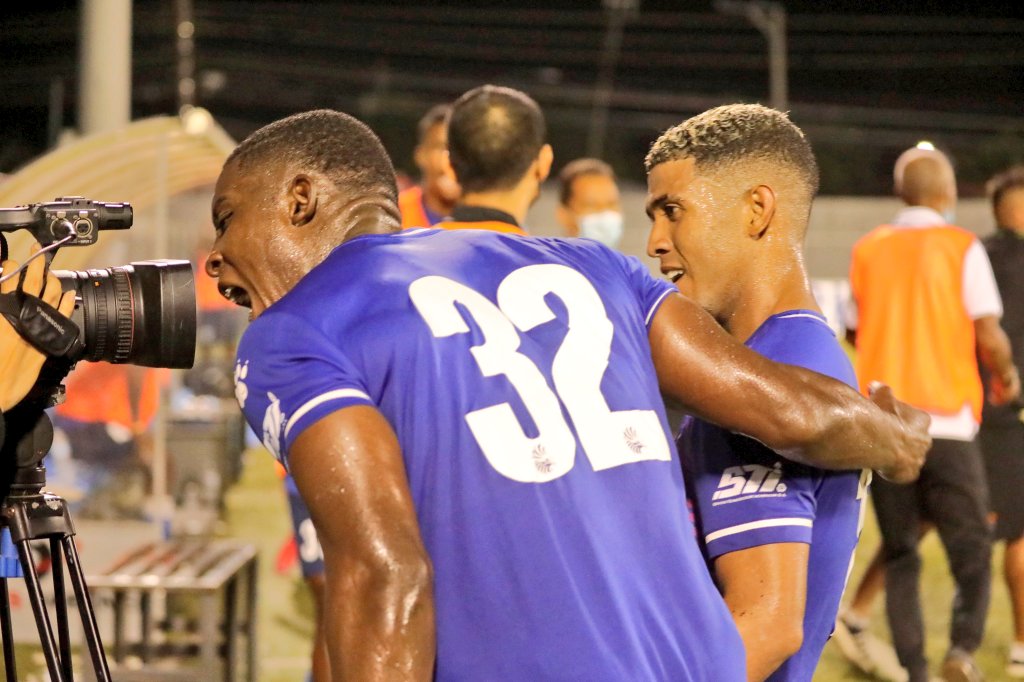 BARRAS FÚTBOL PANAMÁ🇵🇦 (@bfpanama) on Twitter photo 🔥¡Jornada N°8 LPF!🇵🇦🏆
✔Final👇🏼
▪<a href="/Atl_chiriqui/">Atlético Chiriquí</a> 0-1 <a href="/ArabeUnido_/">Árabe Unido de Colón</a>/⚽️Gol: Luis Cañate (DAU).
📸: <a href="/LPFpanama/">LPF TIGO</a>💪🏼
#bfpanama #lanuevaera #clausura2021 #achdau 🔥¡Jornada N°8 LPF!🇵🇦🏆
✔Final👇🏼
▪<a href="/Atl_chiriqui/">Atlético Chiriquí</a> 0-1 <a href="/ArabeUnido_/">Árabe Unido de Colón</a>/⚽️Gol: Luis Cañate (DAU).
📸: <a href="/LPFpanama/">LPF TIGO</a>💪🏼
#bfpanama #lanuevaera #clausura2021 #achdau