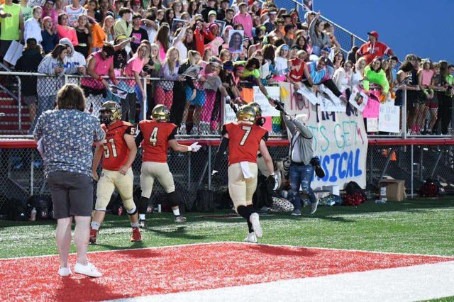 hawksuzoo's tweet photo. WEEK 5 BABY😍😍 @RSNsports1 https://t.co/c6EzqXys56