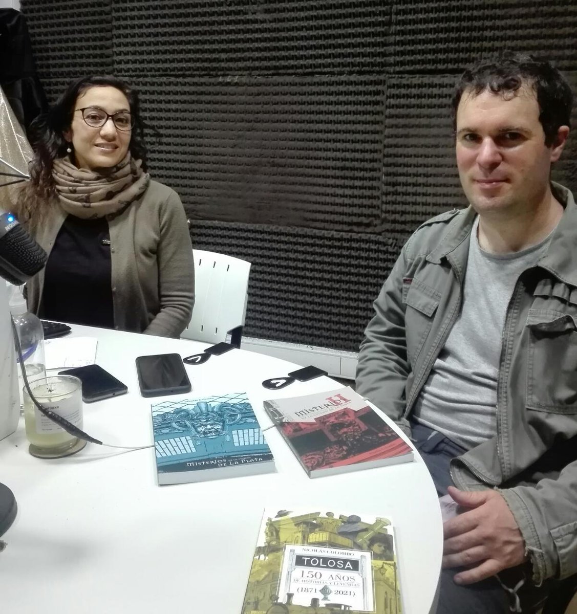 #AhoraEnVértice: En #SilencePlease recibimos a Nicolás Colombo, autor de los libros "Misterios de la ciudad de La Plata I y II" y "Tolosa, 150 años de historias y misterios".
💻 radiovertice.laplata.gob.ar
📻 FM 93.3