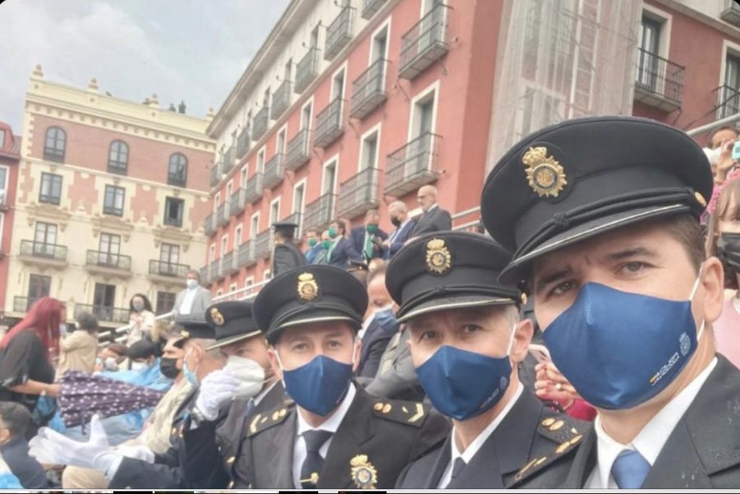 JUDASPOL EMPORIO 

MIRAR CÓMO PROTESTA JUPOL NACIONAL POR LA ENTREGA DE LA OMP DE PLATA A 4 COMISARIOS
SE LES PELARON LAS MANOS DE TANTO APLAUDIRLES

VAN COMO POLLOS SIN CABEZA
Y ESE AARON EN PRIMERA FILA QUIERE SER SECRETARIO GENERAL?

Y ULRICH DE ORGANIZACIÓN?

TE QUIERES IR YA