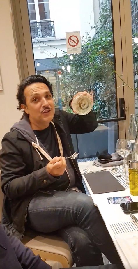 Vidéo de la réunion familiale <a href="/4Gpda/">Quatre garçons pleins d'avenir | Le Film</a> sur le groupe Facebook facebook.com/groups/4396214… 

<a href="/JPLilienfeld/">JPLilienfeld</a>  👋, si tu nous regardes, bon courage pour demain 🥳🥳🥳

Poke : <a href="/relous_les/">4GPDA | 25 ans plus tard... #LeFilm</a>