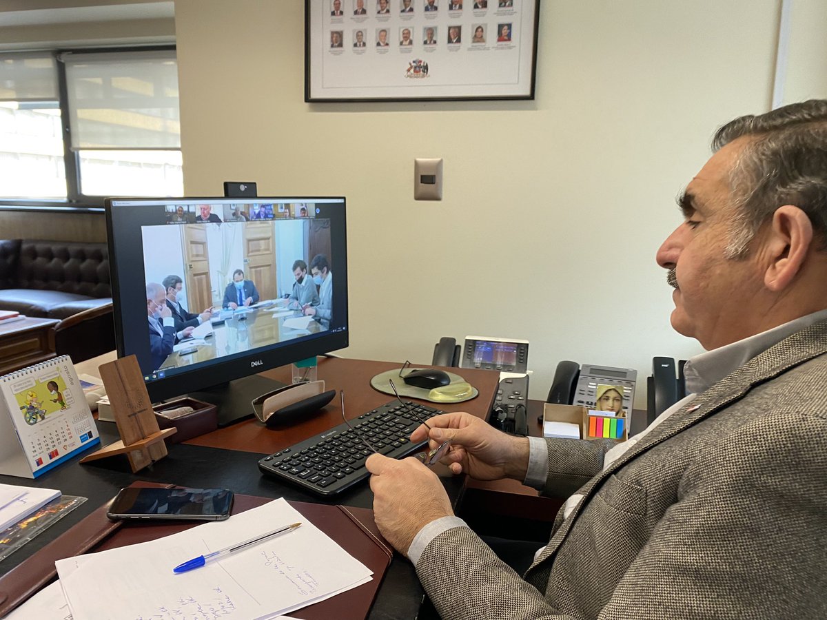 VIA REMOTA 💻🎥🔴
Ahora ✅ Delegado presidencial regional, Víctor Manoli sostiene reunión de trabajo con el subsecretario del Interior, Juan Francisco Galli. Las autoridades trabajan en conjunto por la Región de #LaAraucanía 💪💪🇨🇱