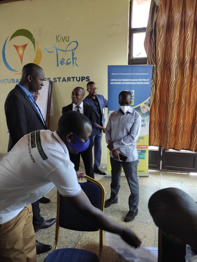 KivuTechnology's tweet photo. Son Excellence Mr @eustacheMuhanzi Ministre d'Etat en charge de @MinEPME_CD a échangé avec ls entrepreneurs à notre incubateur de startup c lundi 27sept. 2021 et ls a sensibiliser sur le Programme National de Développement de l'entrepreneuriat au Congo, #PRONADEC @Presidence_RDC https://t.co/LXzY44jd0b