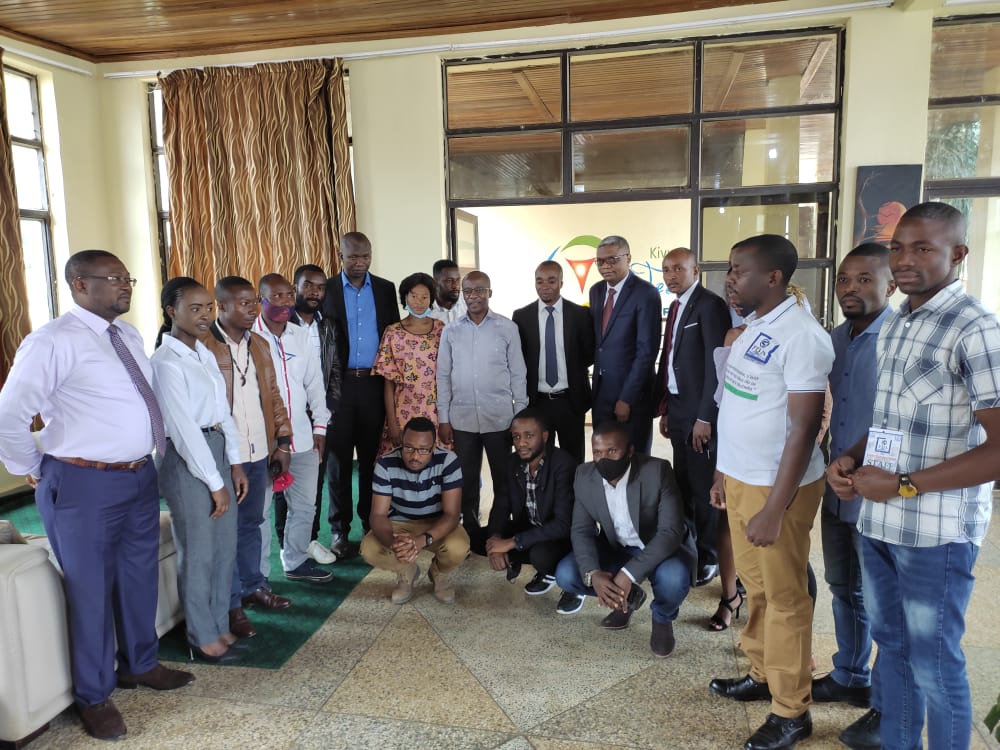 KivuTechnology's tweet photo. Son Excellence Mr @eustacheMuhanzi Ministre d'Etat en charge de @MinEPME_CD a échangé avec ls entrepreneurs à notre incubateur de startup c lundi 27sept. 2021 et ls a sensibiliser sur le Programme National de Développement de l'entrepreneuriat au Congo, #PRONADEC @Presidence_RDC https://t.co/LXzY44jd0b