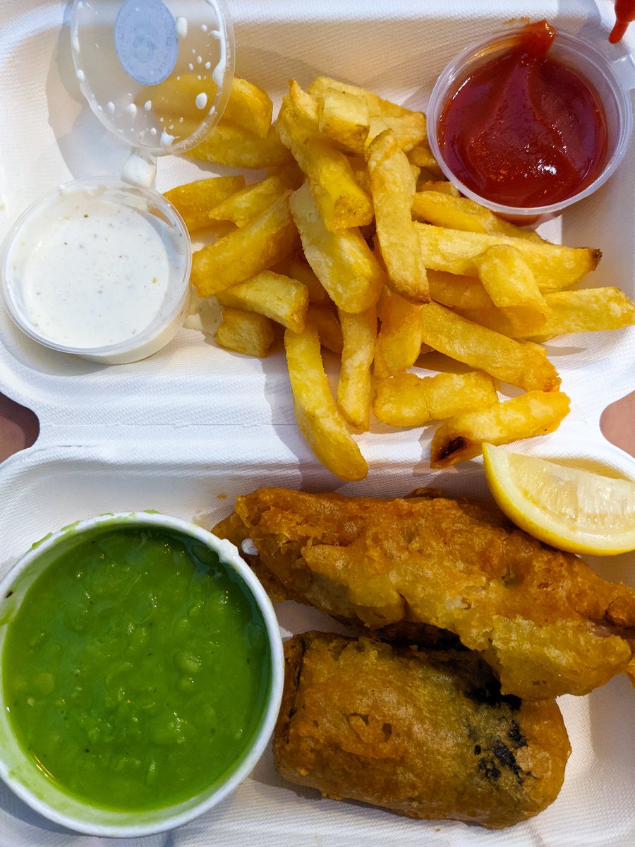 euphoricvegan's tweet photo. Also had cakes from mad cucumber and vegan fish and chips from JB's #bournemouth https://t.co/u75WvL09ek