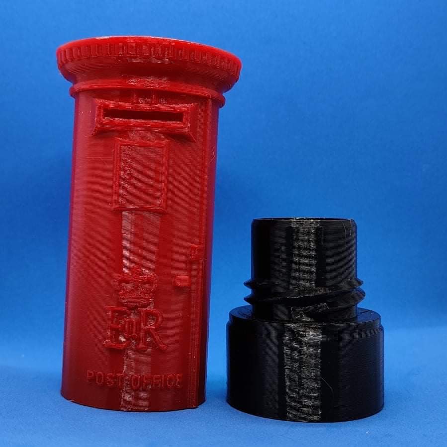 Cache_and_Carry's tweet image. At London Calling we introduced a brand new geocache container, an Elizabeth II Pillar Post Box.
The introductory price for the container is £5.50, plus shipping and handling
If interested please contact us or visit our website at cachencarry.co.uk