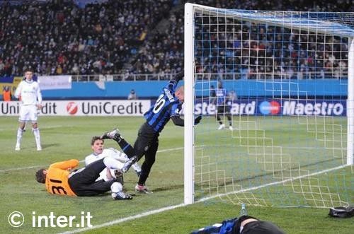 NonConoscoVG's tweet image. BUONANOTTE CAMPIONI D'ITALIA DA KIEV ✅⚫🔵

[Credits: @inter] 
#ChampionsLeague