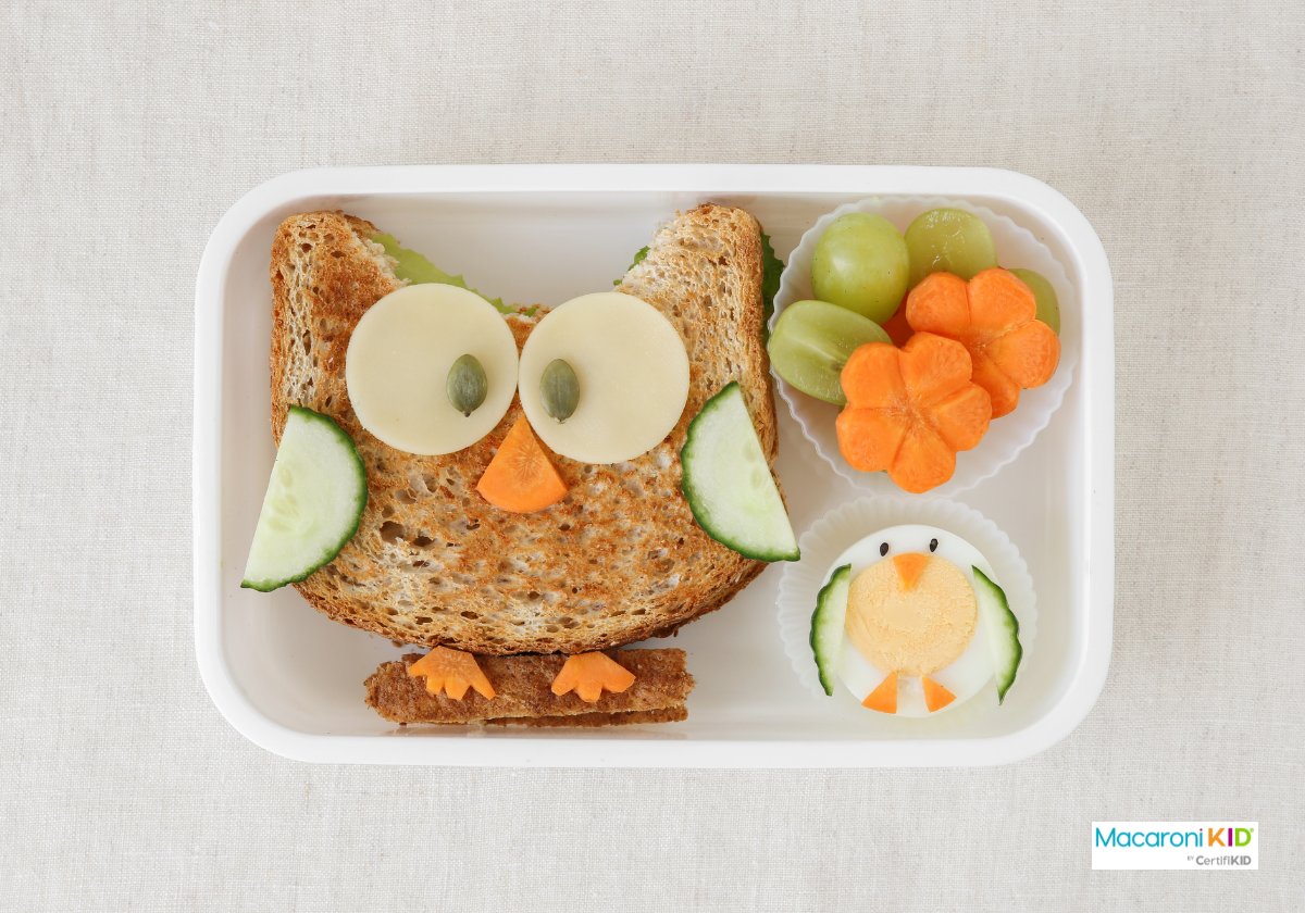 macaronikid's tweet photo. Are you a "mom of munchers" or do you have a picky eater? We know packing school lunches can be a PITA — and we don't mean the pocket bread kind! Check out these fun #bentobox lunch ideas: 
#schoollunches #pickyeaters #mackid #mackideats #recipeideas  
https://t.co/IoYP51c1s1 https://t.co/va6QgbHvau