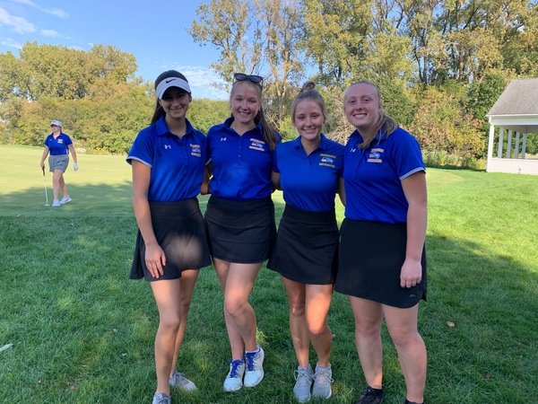 Thank you seniors! <a href="/addison_mass/">Addison Mass</a> <a href="/AmberS0704/">amber smith</a> <a href="/KlosMorgan/">morgan klos</a> and twitterless Chloe Benz!