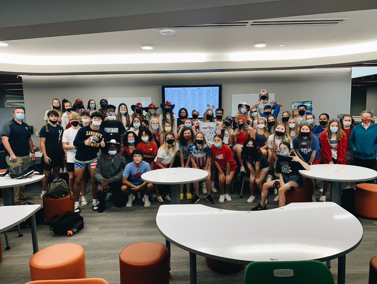 NNBD 9 rocking that Red, White, &amp; Blue for #lnhoco 🇺🇸 🇺🇸 🇺🇸