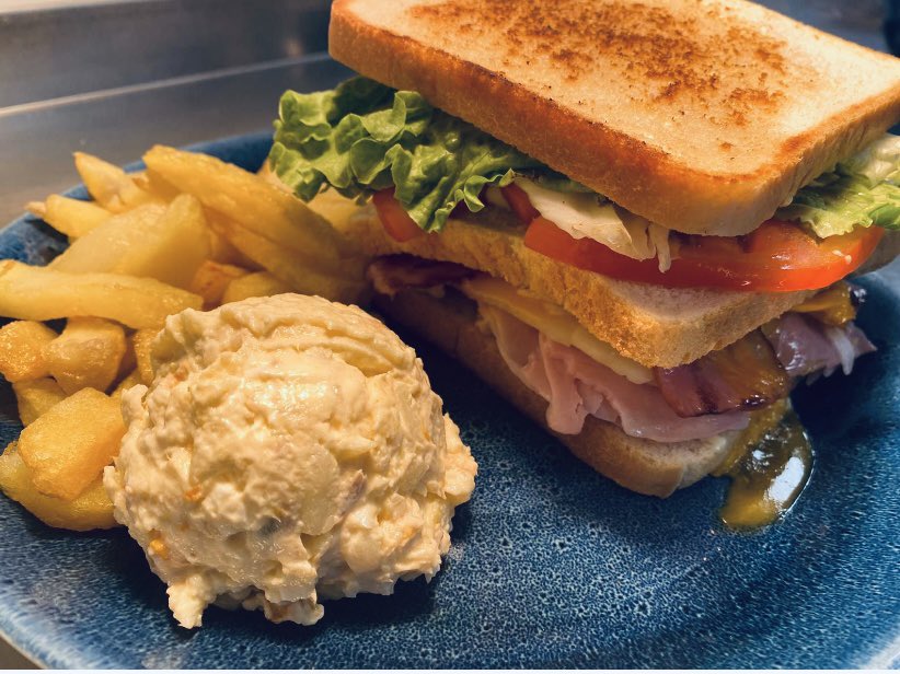LAIMPERIAL10's tweet photo. 😎 Cómo lo ves de almuerzo??
Cositas como esta tenemos para nuestros pájar@s! Te animas?? En La Imperial y de @Catering_Barros…
Nos vas a tener que querer…😍

#cómetelaimperia #laimperialbybarros #tapaschulas #cateringbarros #ganasdevida https://t.co/po285brTQ3
