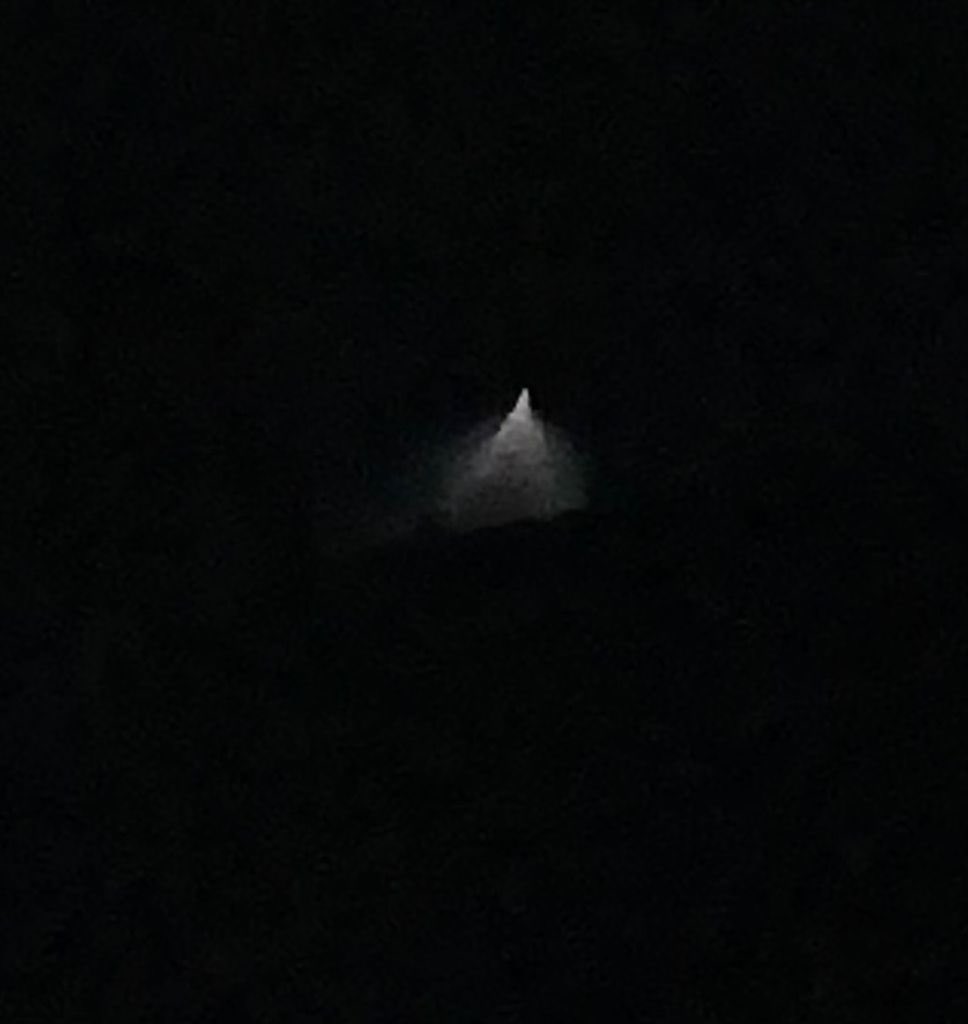 Strange fountain of light in the north eastern sky tonight over the Vale of York. Comet? Aircraft?