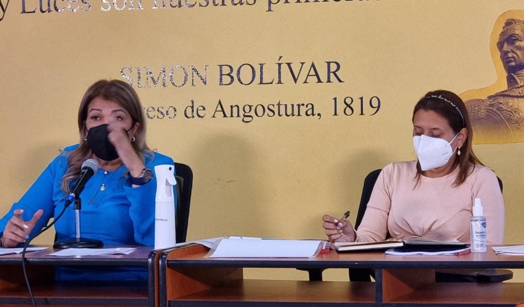 RosangelaOrozco's tweet photo. La Ministra de Educación @_LaAvanzadora en videoconferencia con los jefes (as) de zonas educativas dio orientaciónes para el Inició de año escolar seguro y progresivo 2021-2022.
#DevuelvanMonomeros https://t.co/VwYYZao3nq