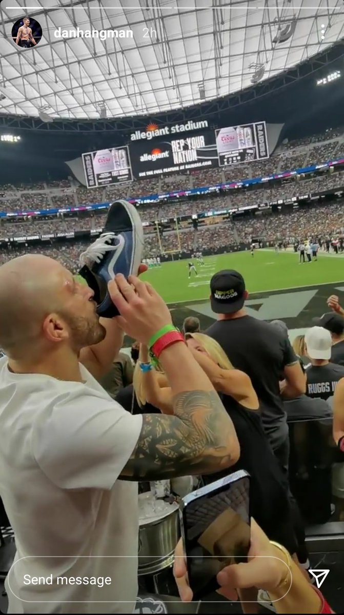 HDoumergumedov's tweet image. Volks made it his mission to do as many victory shoeys as he can 😂😂😤