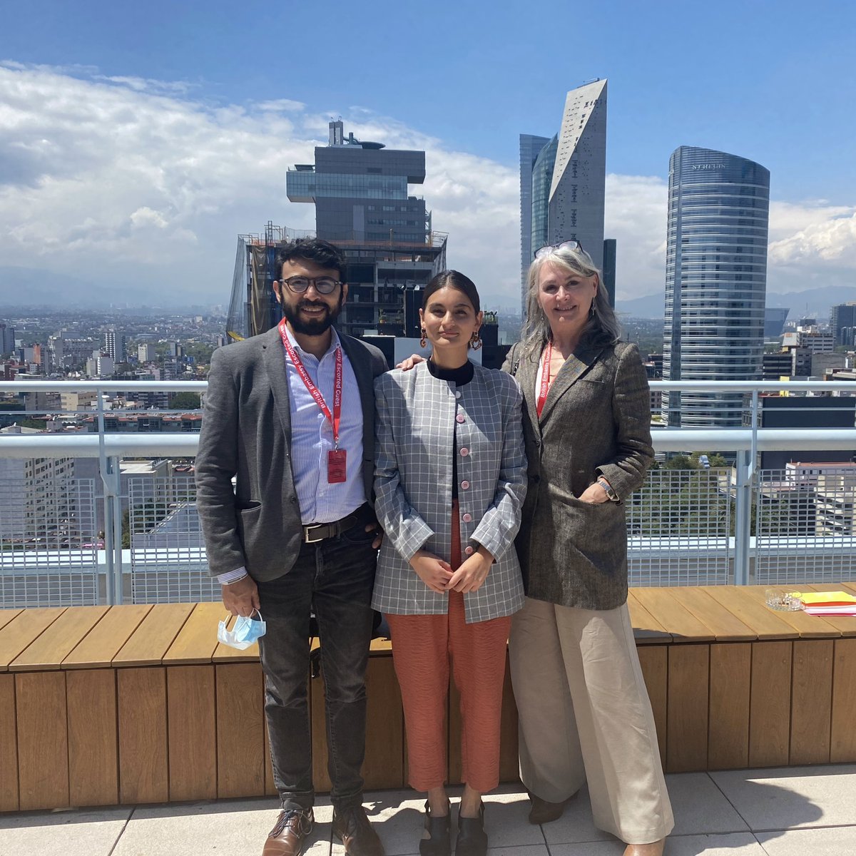 bikencity's tweet image. 👨🏾‍💻👩🏽‍💻🧑🏻‍💻
Hoy lanzamos la plataforma de capacitación RE-ACTIVA.MX. Las localidades mexicanas necesitan más y mejor infraestructura para la movilidad activa y el espacio público, pues son las que actúan en territorio para enfrentar el cambio climático. 
#UKPACT 🇬🇧🇲🇽