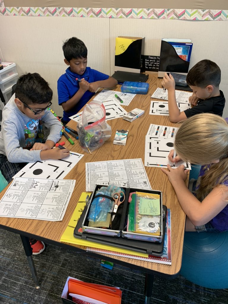 MarciBowerman's tweet photo. Ozobots are always the best but when you have @legitmrswhitt helping, it doesnβt get any better than that! Kids had fun showing their knowledge of forms of energy in science. @AshleyElem @ci_elem #fisdelemscience @MrsCardell615 https://t.co/tLbD0upKA8