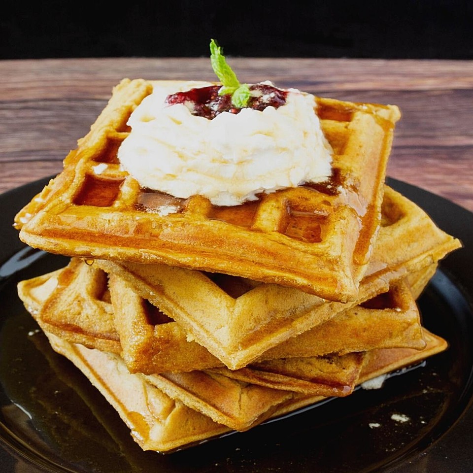 VeenaAzmanov's tweet photo. Recipe for Pumpkin Waffles - Soft and Fluffy in 20 Mins - Veena Azmanov https://t.co/fEUvYp1AUG https://t.co/DkOHDSDazS