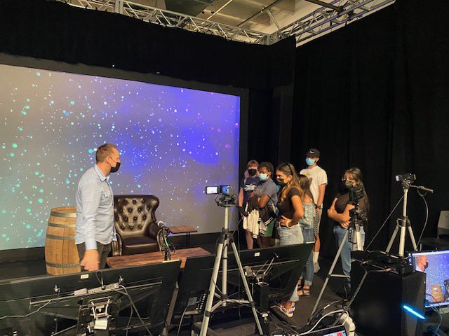 MSUDenverHosp's tweet photo. We had an awesome field trip to @MatrixEvents2!
Thanks for taking us around the space and showing us how all the equipment works 🎥😜
#MSUDenver #GoRogueWithUs #matrixevents #matrixeventsco #eventplanning #virtualevents #hospitalityindustry #fieldtrip #roadrunners #denverco https://t.co/AuQlwMHBkW