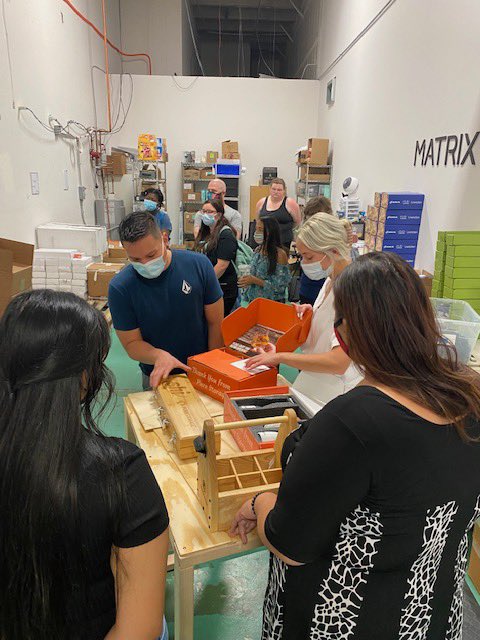 MSUDenverHosp's tweet photo. We had an awesome field trip to @MatrixEvents2!
Thanks for taking us around the space and showing us how all the equipment works 🎥😜
#MSUDenver #GoRogueWithUs #matrixevents #matrixeventsco #eventplanning #virtualevents #hospitalityindustry #fieldtrip #roadrunners #denverco https://t.co/AuQlwMHBkW