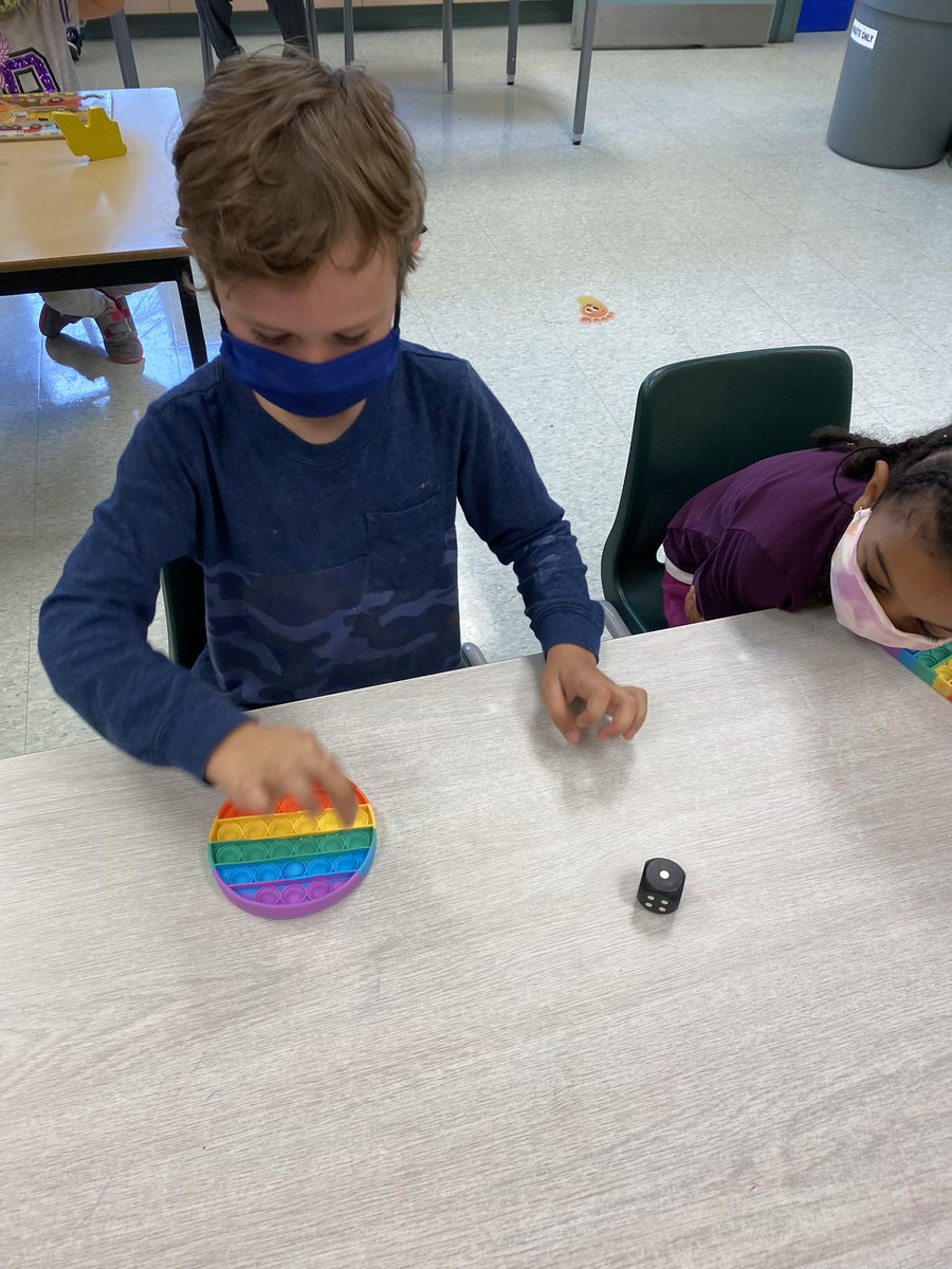 MsMeganMcCann's tweet image. This centre was a huge hit today! Roll the die and pop the number of “poppitz” First person to fill their board wins! @MrsChurchFDK @stpetersaints #HandsOnMath #OneToOneCorrespondence